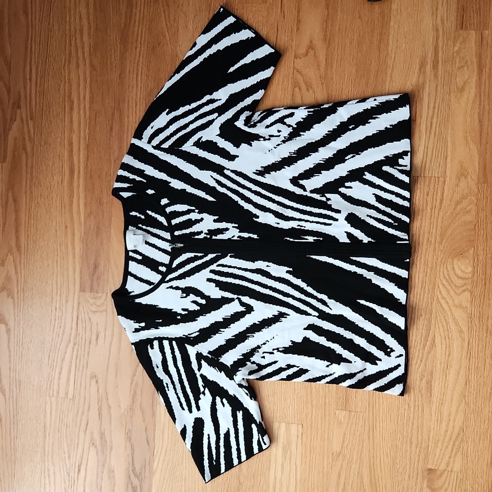 Chicos zip up short sleeve sweater cardigan, Chicos size 2